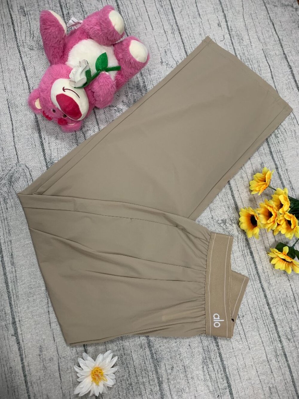 New ALO Yoga Women's Gravel Suit Up Pants👜Relaxed Fit 30" Inseam - Picture 8 of 10